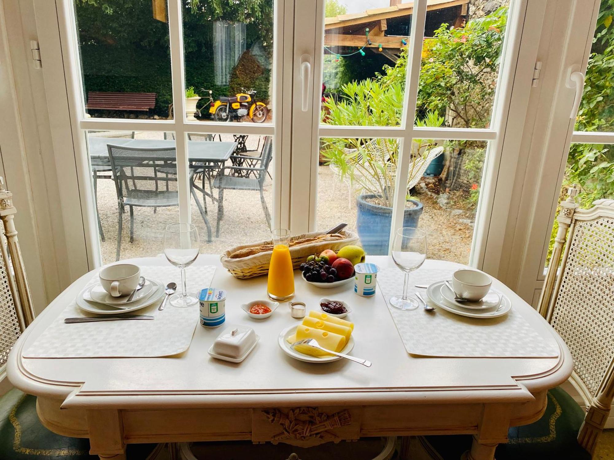 Aux Berges Du Libre Bed & Breakfast Felines-Termenes Bagian luar foto